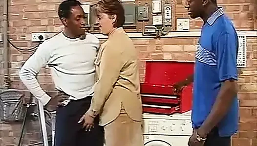 Büyük Omar'ın İngiliz maceraları: ev kadınları grup seks (2003)
