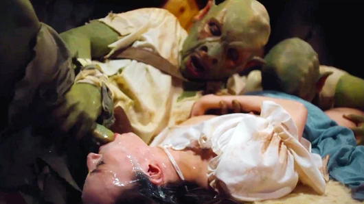 Ormanda kayboldu ortaçağ canavar grup seks - gooner goblins esmer ağzına sert boşalma