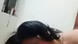 Yeni evli karı koca tamamen çıplak sikişmek