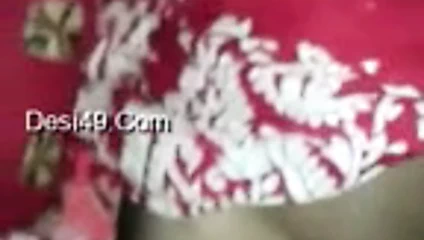 Desi yenge verir sıcak handjob 2