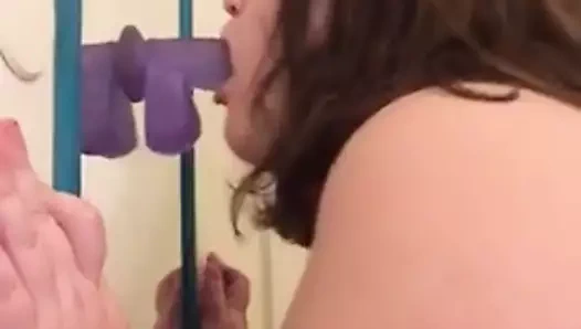 chupa el dildo gorda