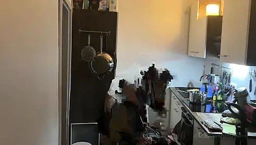 Mutfak fetişi fışkırtma çılgınlığı - olgun sürtükler her yere sırılsıklam