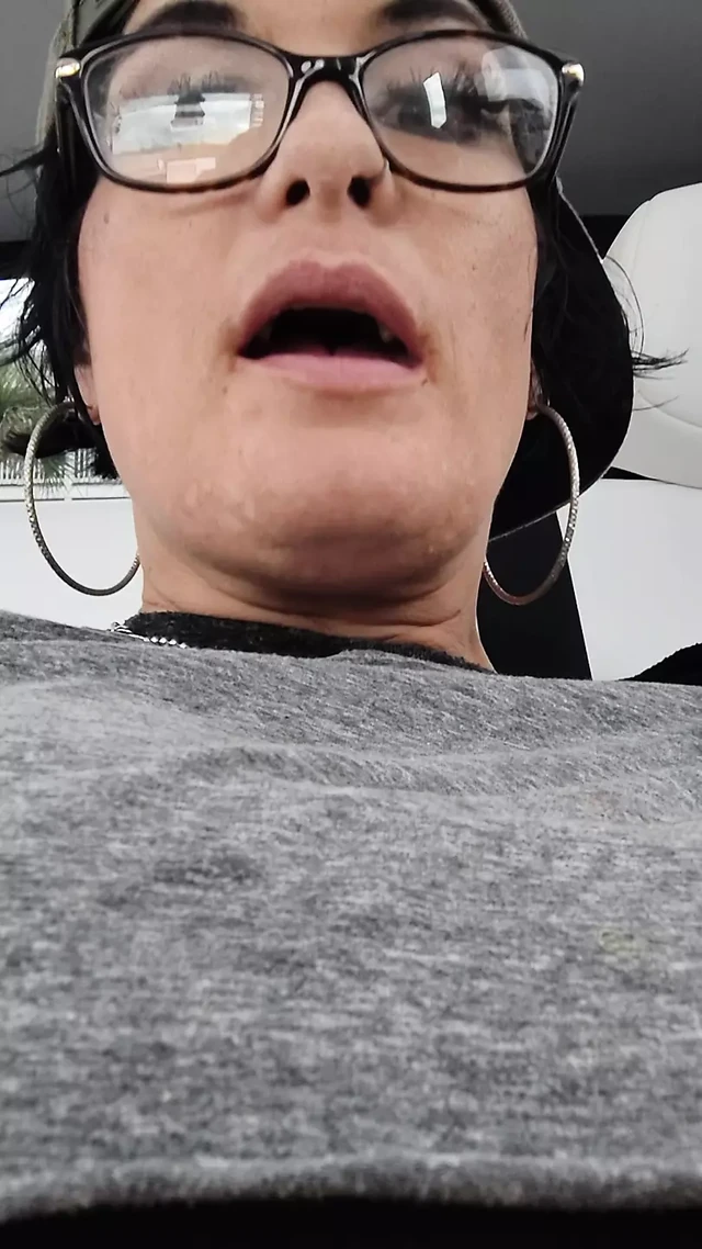 Играю с моей тугой киской и остров Тайби