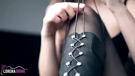 Siyah 14 inçlik çizmeler