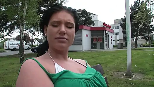 Ateşli tombul orta yaşlı seksi kadının üstüne boşalmak ister misin? Hadi birlikte orgazma ulaşalım!