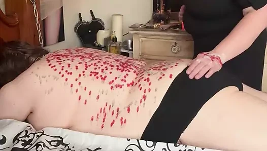 Domina Satana ve Satana'nın iyi kızıyla ağda oyunu.