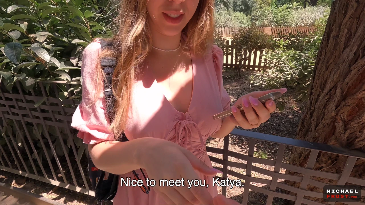 भोली पर्यटक ने सोचा कि उसे तस्वीरों के लिए लंड चूसना नहीं पड़ेगा! वायु-प्रतिक्षेपक! उसे करना पड़ा!