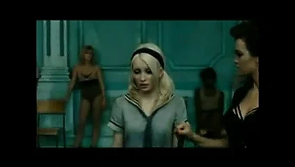 Emily esmerleşme enayi yumruk babydoll