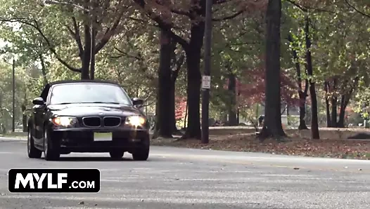 Mylfdom - seksi orta yaşlı seksi kadın büyük zenci yarağı tarafından sikiliyor ve tokatlanıyor