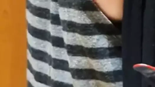 asansörde göğüsler