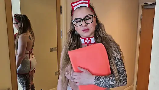 Otel hemşiresi misafirlerin taşaklarını emiyor, göt yiyor ve boşaltıyor