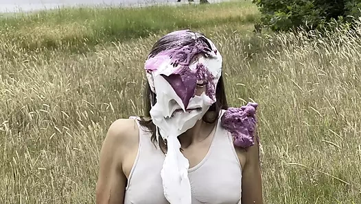 Pied ve yüzüne kazıklanmış (kremalı turta yüze boşalma)