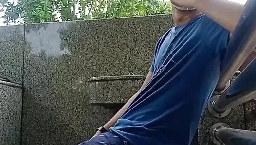 Aisa Genç Twink açık Havada Mastürbasyon Yapıyor Ve Boşalıyor