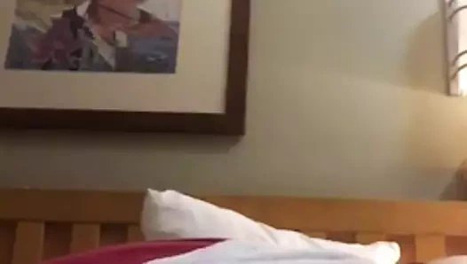 Büyük arkadaşım her zaman azgındır. o işten geldi