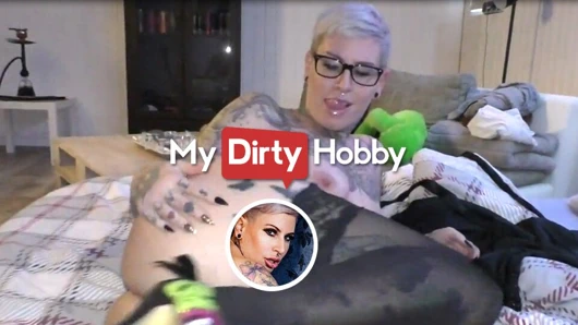 Cat-coxx büyük bir horoz sikikleri onun sularını derin onu milf kedi içine enjekte sağlar - mydirtyhobby