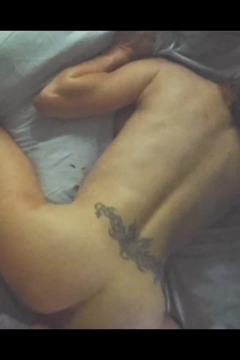 Boşalma ile tüm video, üvey kız kardeşlerin götü deli