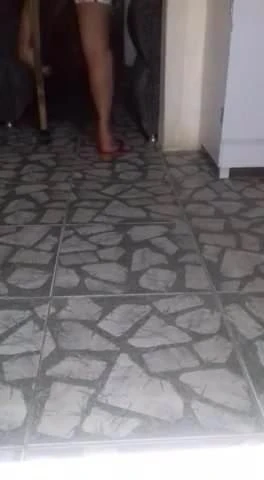 Koltuk değneklerinde sarkık bacak