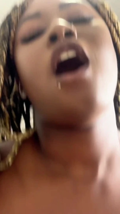 "Cep amcık veya gerçek amcık - ırklararası bakış açısı - ev fantezisi" den epik an