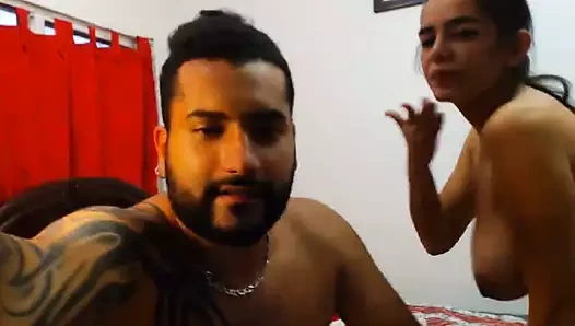 Seksi çift erken bir Noel hediyesi verir.