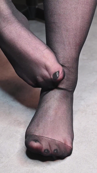 Asmr Naylon Ayakları Sürtünüyor Ve Aynı Anda aşırı Rahatlatıcı Ve Tahrik Ediyor 4K'da Naylon Ayak Takıntısı