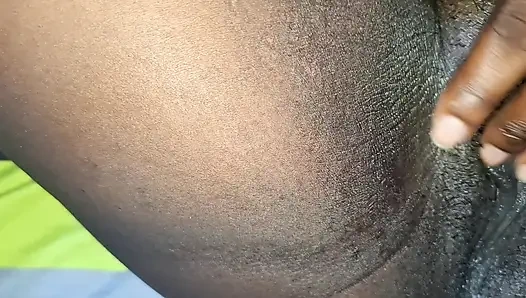 Seks kölemin masajlarına bayılıyorum, beni azdırıyor.