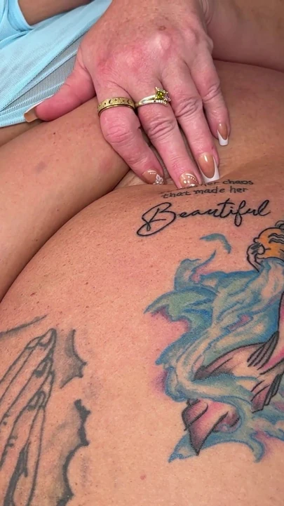 Ключевой момент из "Интервью сквирта Королевы Foxy Kitty с большим черным членом"