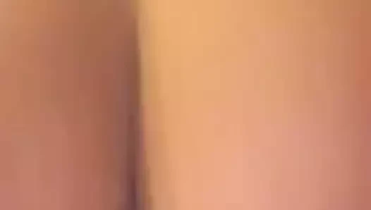 Üniversiteli kadın anal dildo