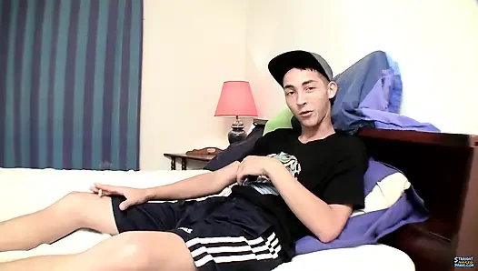 Uzun yarağı o oyuncağı seviyor