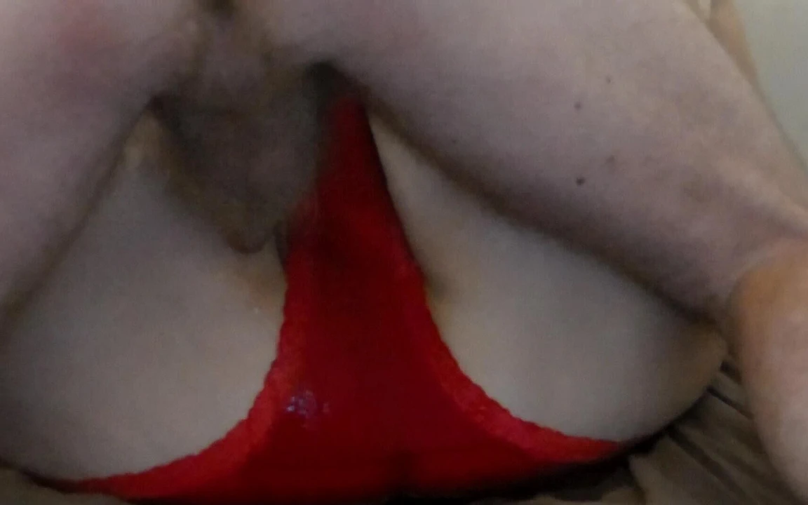 John Jen'in külotu ve amına işiyor