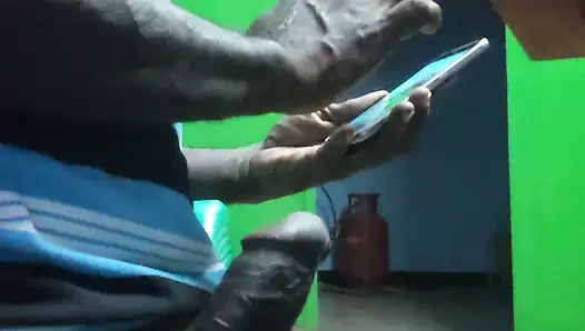 Hintli tamil olgun adam sandalyede mastrubasyon