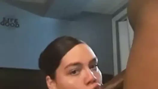 İri güzel latin büyük zenci emiyor