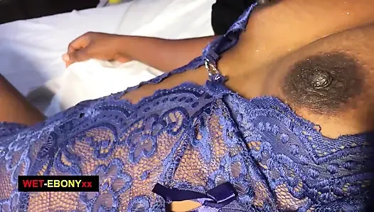 Üvey kız kardeşini çok iyi sikiyor