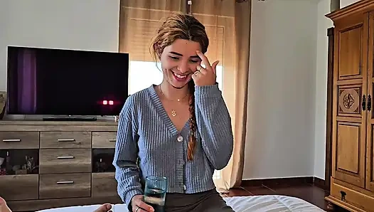 Üvey babası yoğun bir sikiş karşılığında üvey kızından bir sır saklıyor. Amatör!!