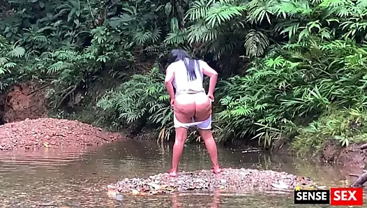 Gizlice büyük götlü bir latin turisti kaydediyor