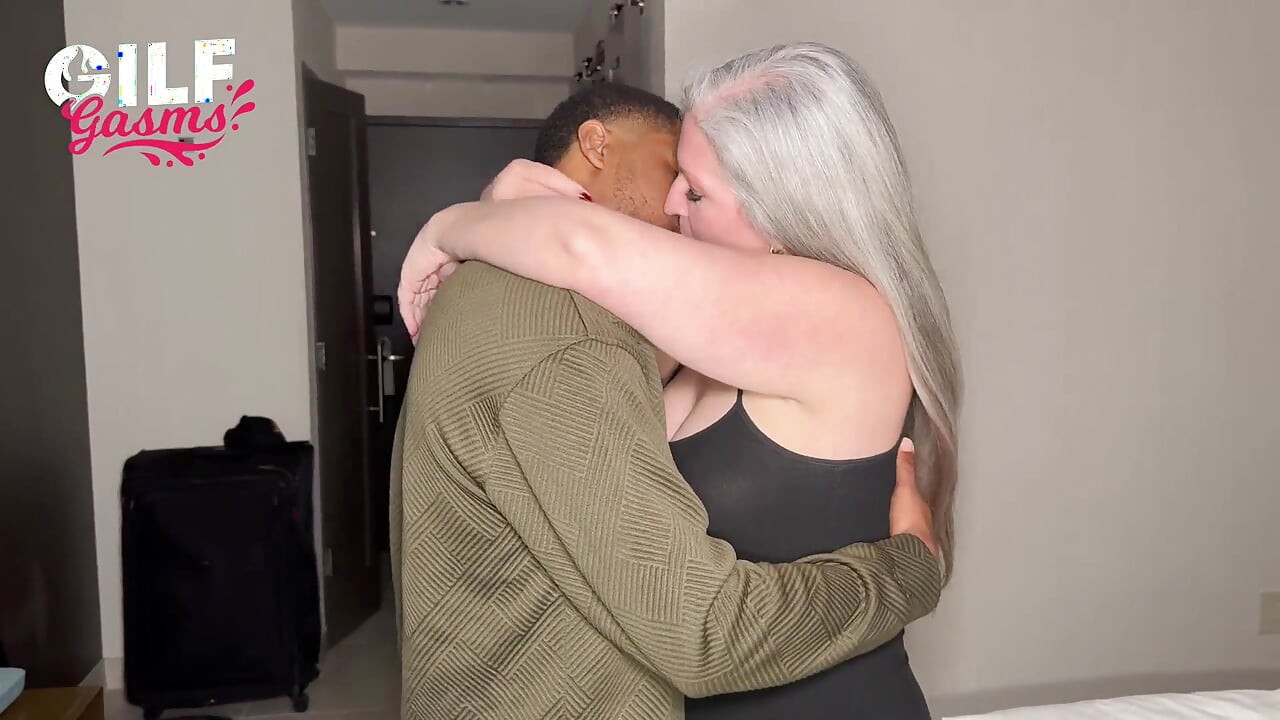 Gilf Silverfoxxxy Darren Blaze'den kalın büyük zenci alıyor