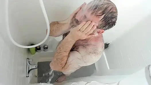 Redqueen'in kıllı ayı kocası için solo duş duşu ve mastürbasyon