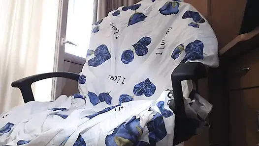 Ateşli genç kız dildoyla fışkırtıyor