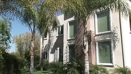 Genç kız ve büyük yarak için büyük tutku