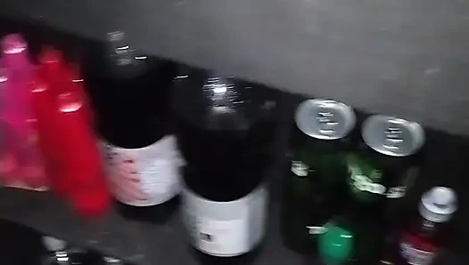 Kocası bef'teyken komşunun barında sikiliyor... Sikişmek onu sevdi