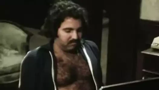 Ron piyanonun başına geçer