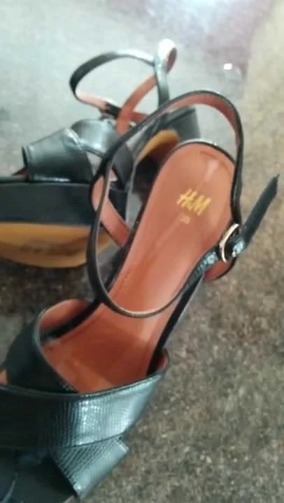 Трахаюсь и кончаю на каблуках в сандалиях H &amp; M на платформе