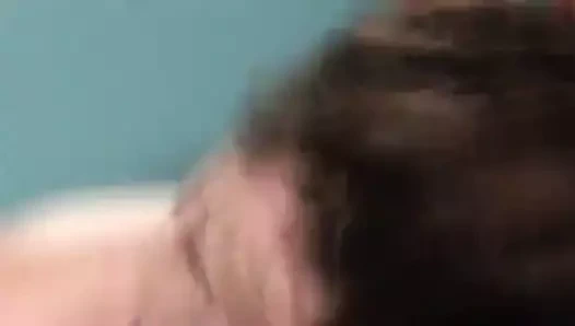 O yaladı ona kedi sonra masturbasyon içinde onun ağız ve swallo