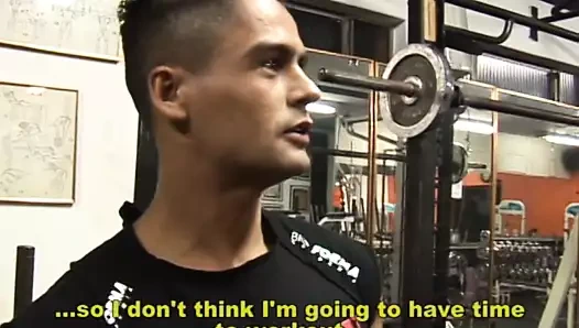 Kas adam kesinlikle spor salonunda iyi becermeyi biliyor