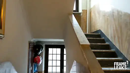 Sarışın melissa kaptan Eric'in büyük yarağını sikiyor