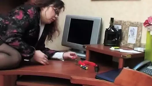 Adım anne genç bir adam baştan çıkarır