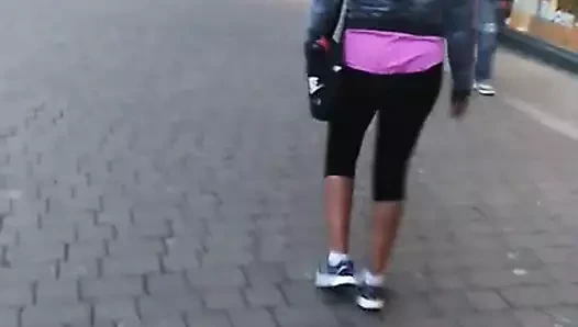 Spor salonunda sert eşek (siyah güzellik)