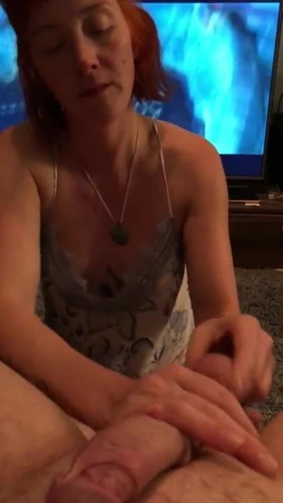 topları döven kız