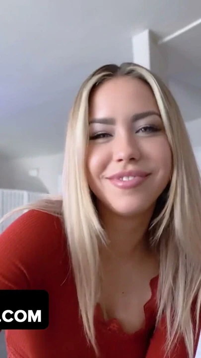 Üvey kız üvey babasından kötü notlarını saklaması için yardım istiyor - dadcrush | Klip 2