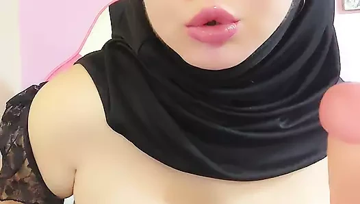 Türbanlı ablam kamerada enişteme soyunuyor