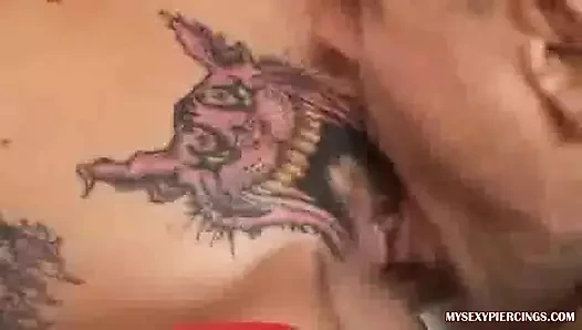 Seksi piercingli Noel Baba yardımcım pirsingli amcık